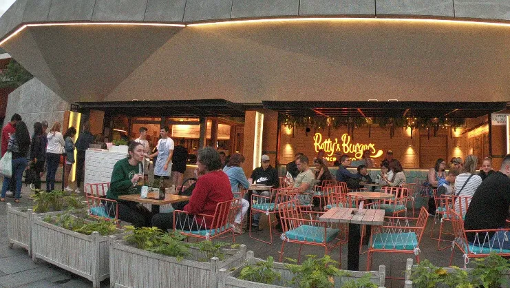 Betty's Burgers image 3